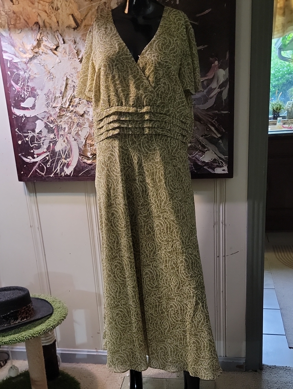 Studio I Green and Cream Floral V-Neck Tea Length Dress